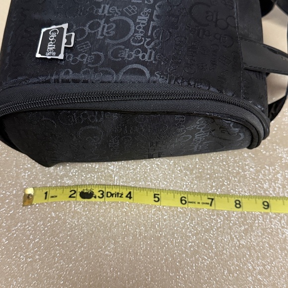 Caboodle’s travel bag. - Picture 8 of 8